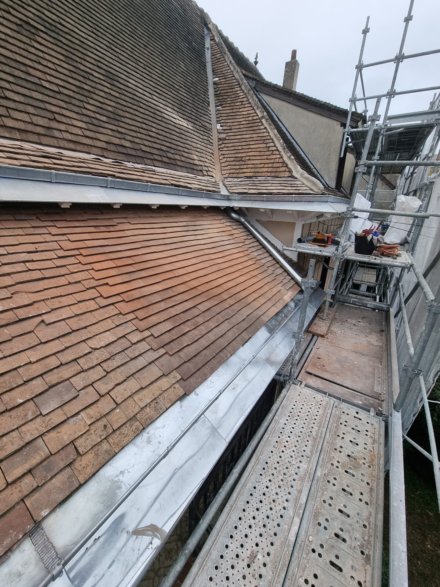 Gouttières et entablement zinc